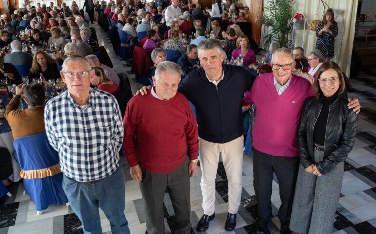 El alcalde de Nerja felicita la Navidad a los mayores de Nerja y Maro