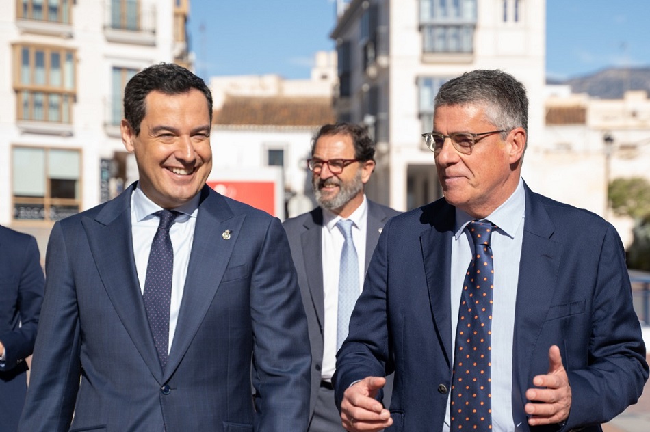 El presidente, Juanma Moreno, visita Nerja para conocer de cerca los proyectos y necesidades del municipio