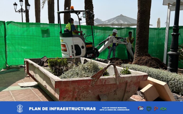 Hoy han comenzado las obras en el Balcón de Europa para renovar la solería