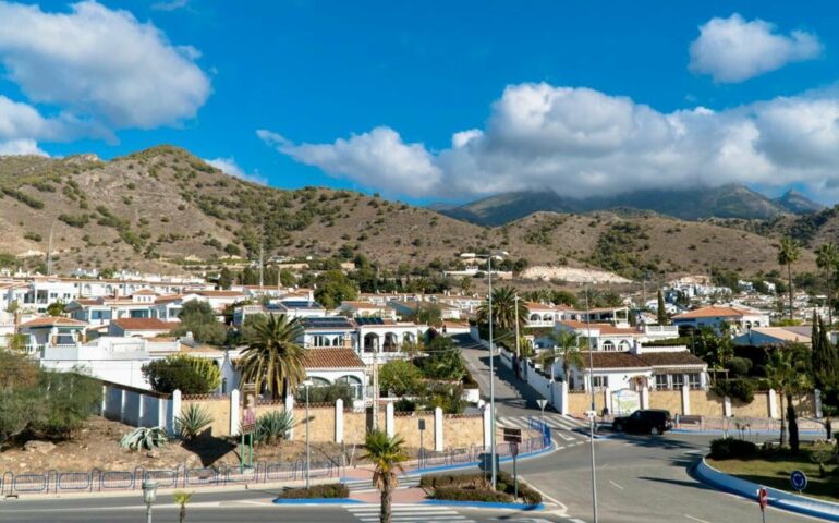 Los vecinos de las Urbanizaciones Fuente del Badén I y II sufrirán una interrupción temporal en el suministro eléctrico.